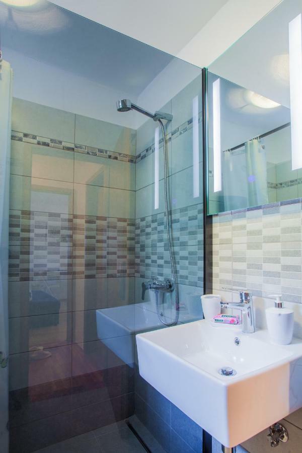 Room M Cres Exterior photo